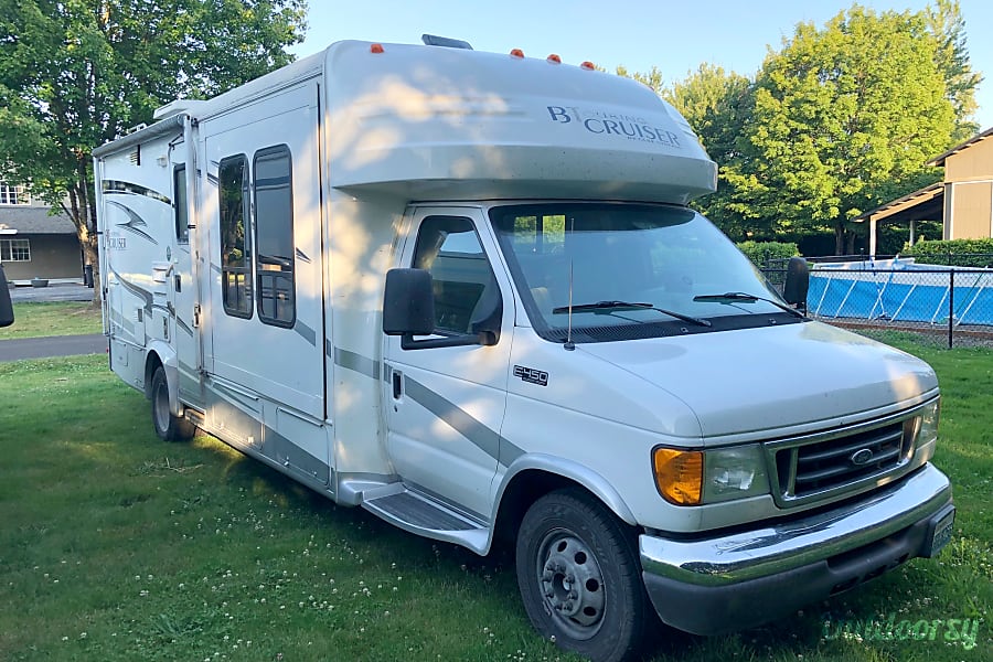 2005 Gulf Stream B Touring Cruiser | Sleeps 4 | 25′ Long – Pacific RV & Motorhome Rental