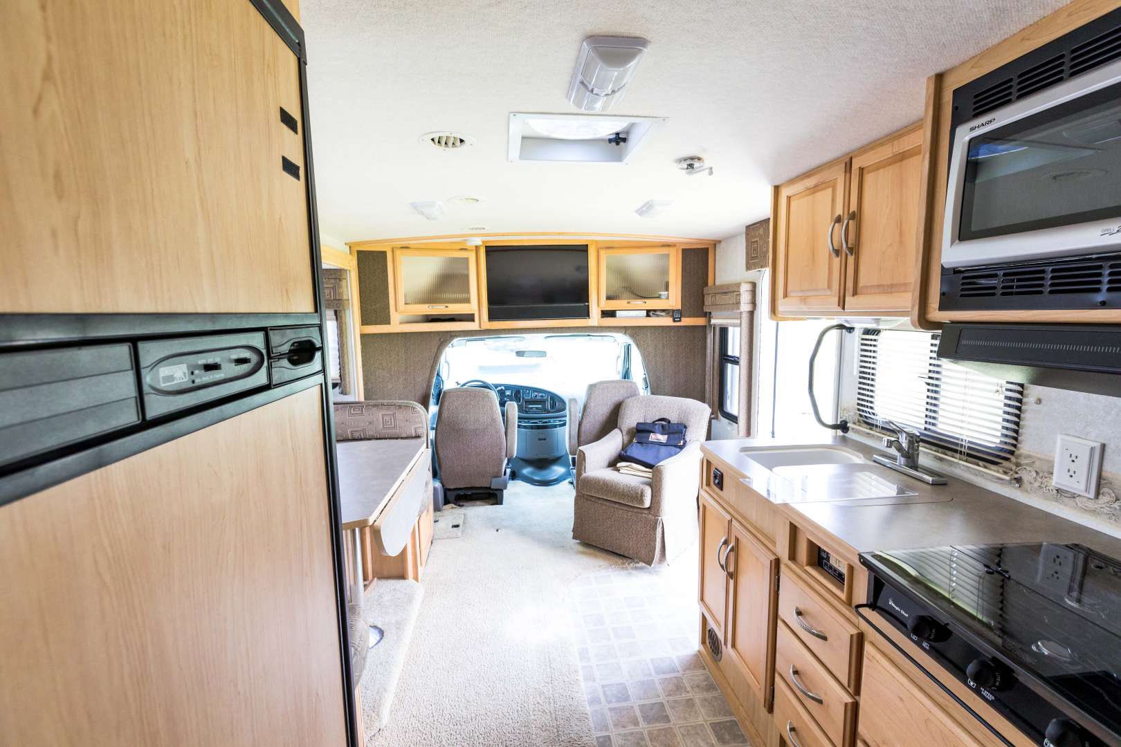 2005 Winnebago Aspect Sleeps 4 26′ Long Pacific RV & Motorhome Rental